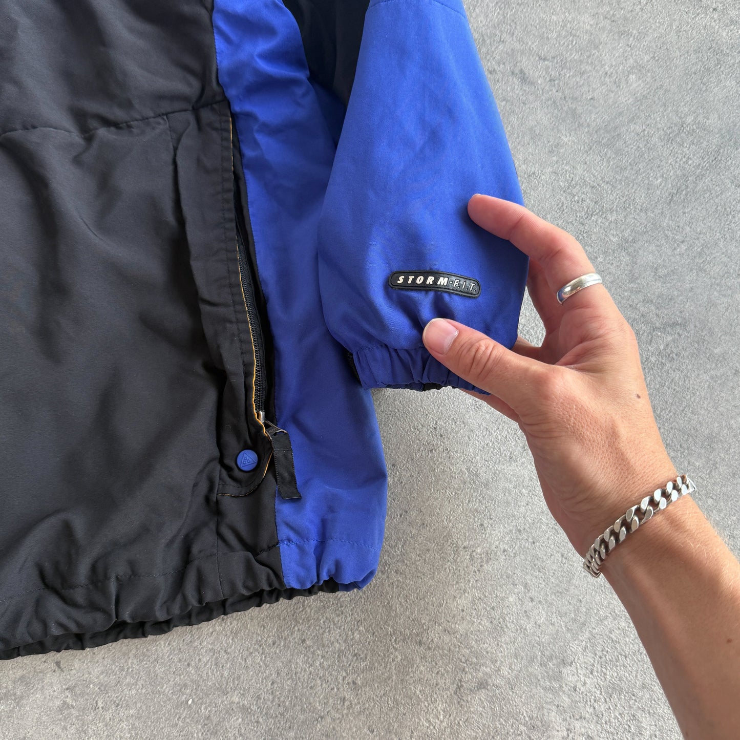 Nike ACG 1990s 1/2 zip storm-fit technical waterproof shell jacket (M)