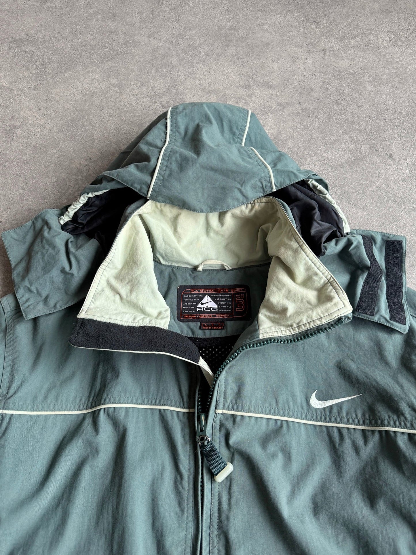 nike acg 1990s storm fit heavyweight technical waterproof jacket (l)