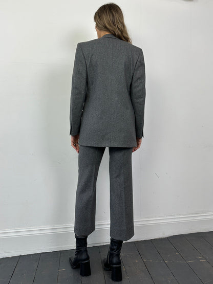 Vintage Italian pure wool single-breasted suit in size XS/W27, featuring classic tailored design and vintage craftsmanship.
