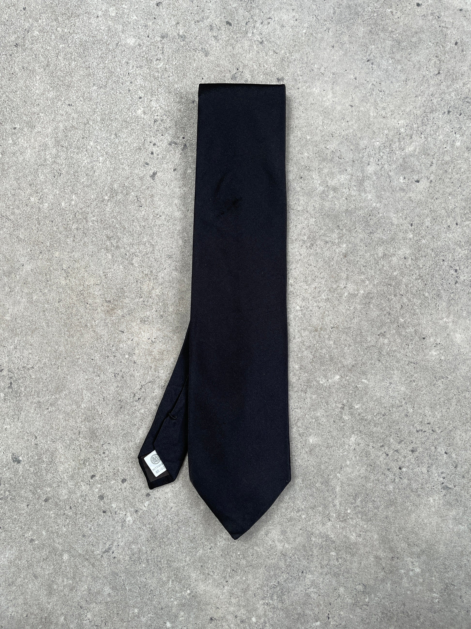 Vintage 1990s pure silk woven tie featuring intricate patterns, classic style, and rich textures from the Vintage brand.