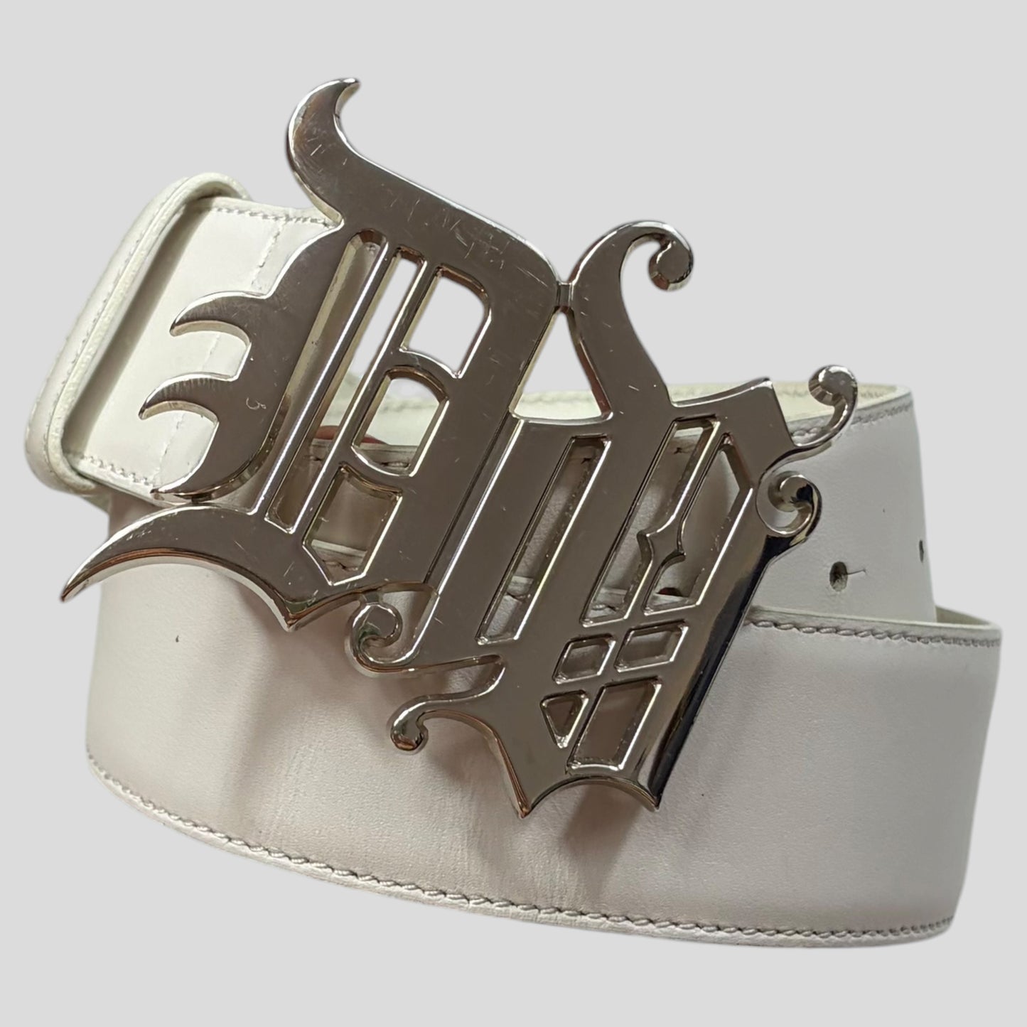Gianni Versace 90’s White Leather Gothic DV Metal Buckle Rocker Belt | O/S, White