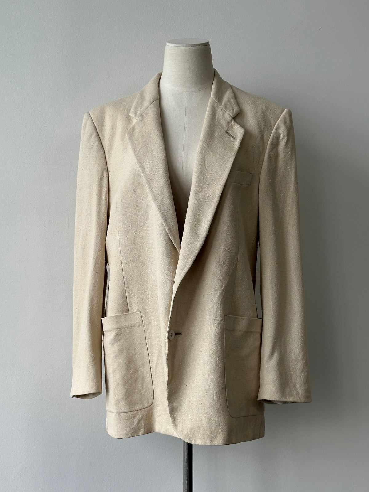 Christian Dior 1980s pure silk blazer featuring a single-breasted design, tailored fit, and elegant vintage style.