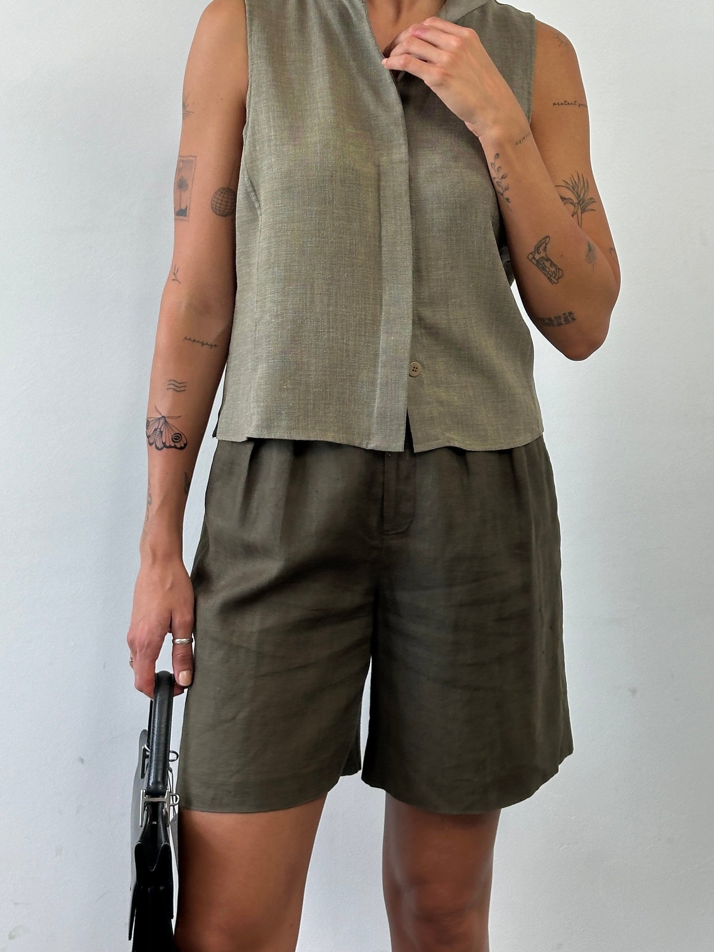 Vintage Pure Linen Relaxed Pleated Shorts - W26