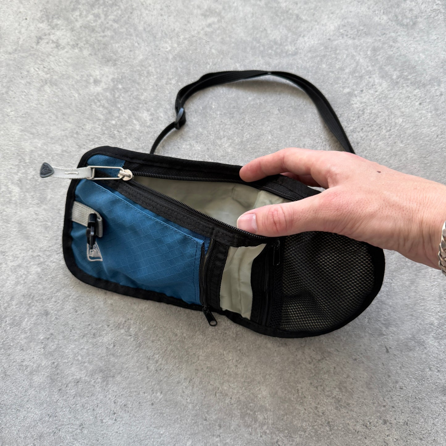 Nike ACG 1990s cross body technical utility wallet/bag (7”x6”)