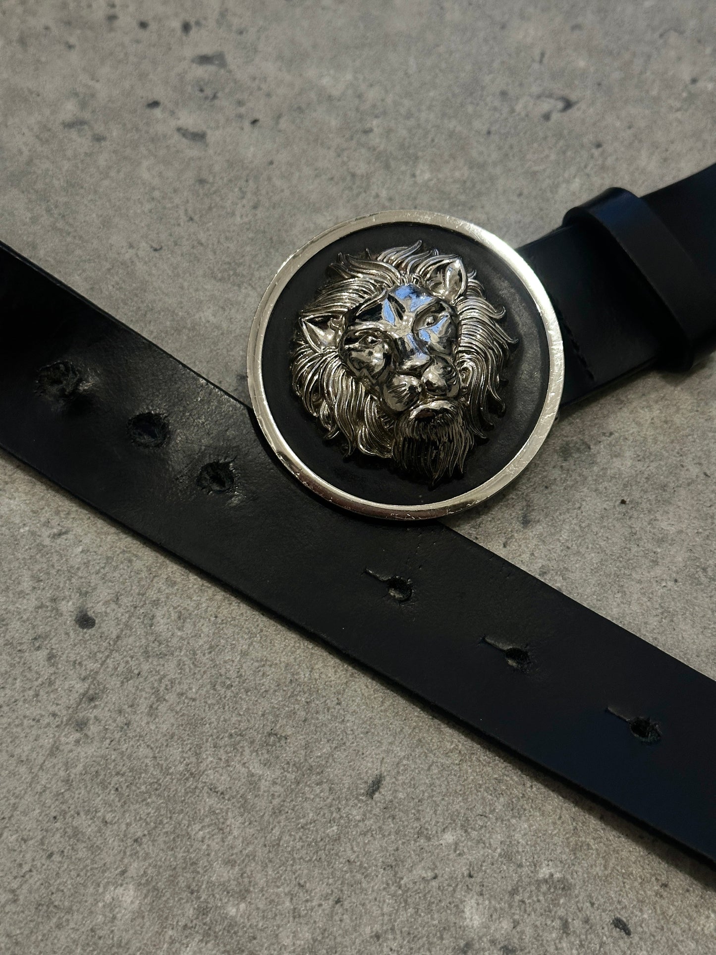 Versace Versus 1990s Bespoke Lion Head Leather Belt - W30-38