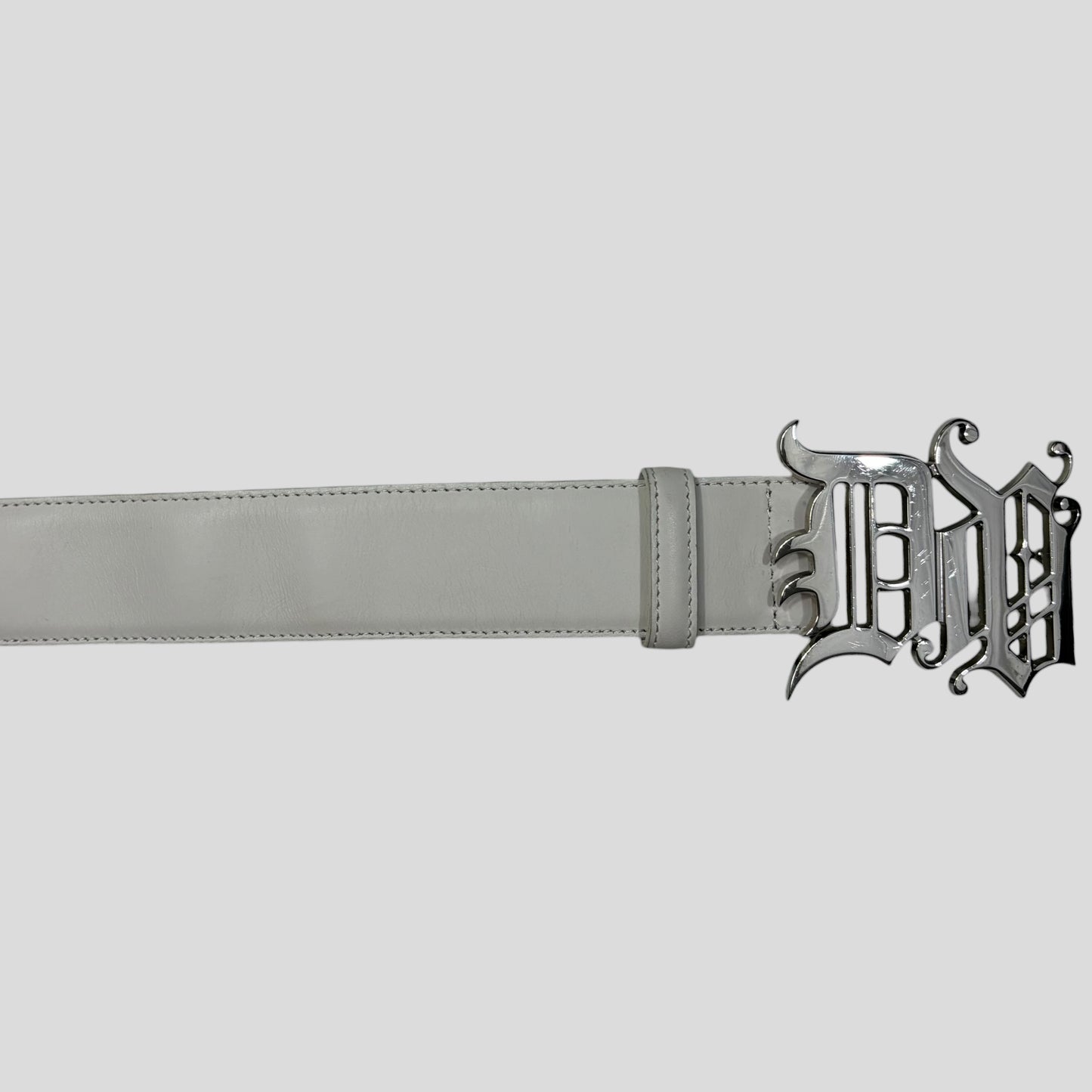 Gianni Versace 90’s White Leather Gothic DV Metal Buckle Rocker Belt | O/S, White