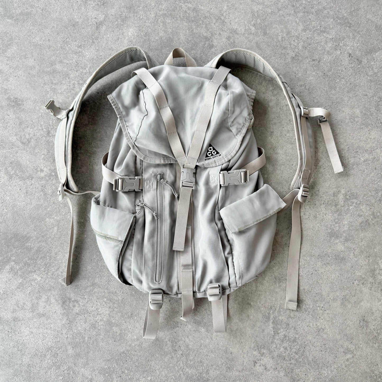 Nike ACG 1990s Steel City 35L backpack (22”x15”)