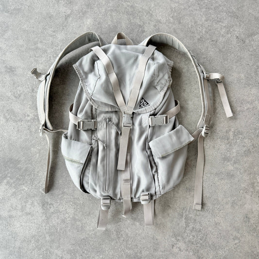 Nike ACG 1990s Steel City 35L backpack (22”x15”)
