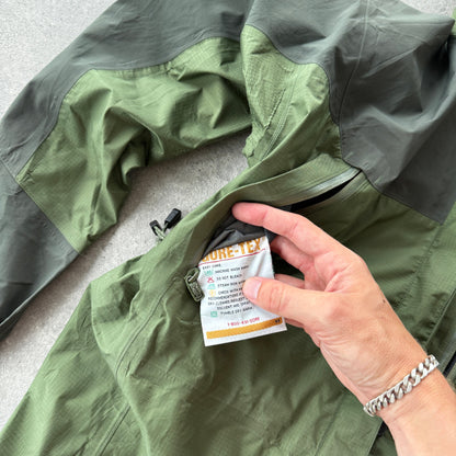 Arc’teryx 2003 Theta AR Gore-tex technical shell jacket (L)