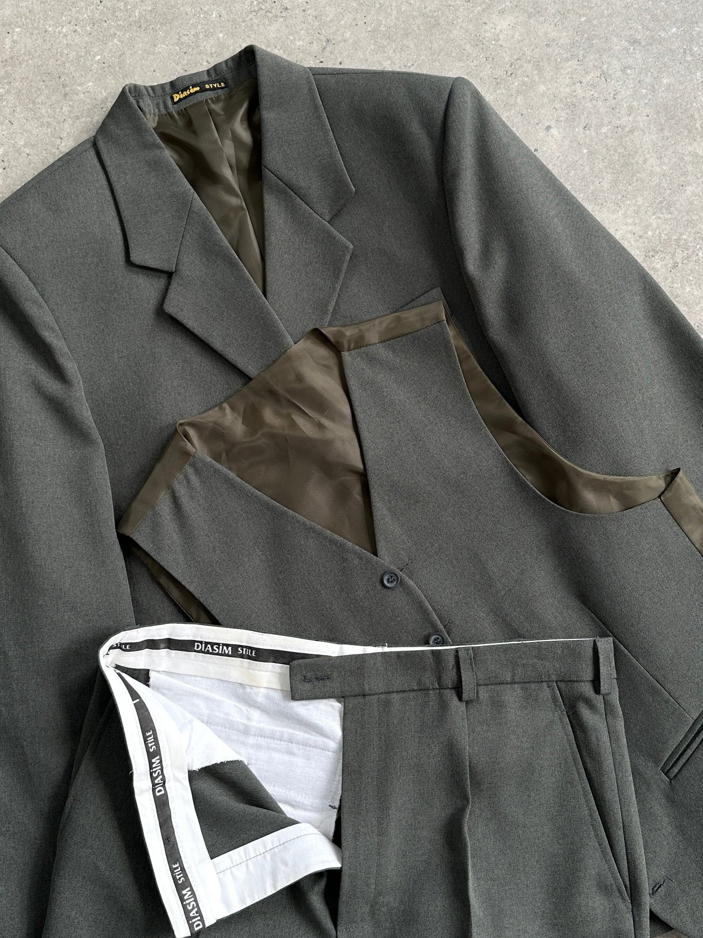 Vintage Three Piece Suit - 44R/W32