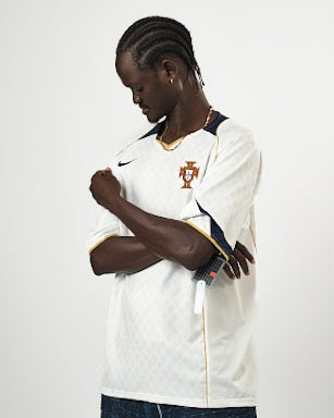 2004-06 Portugal Away Shirt (L)