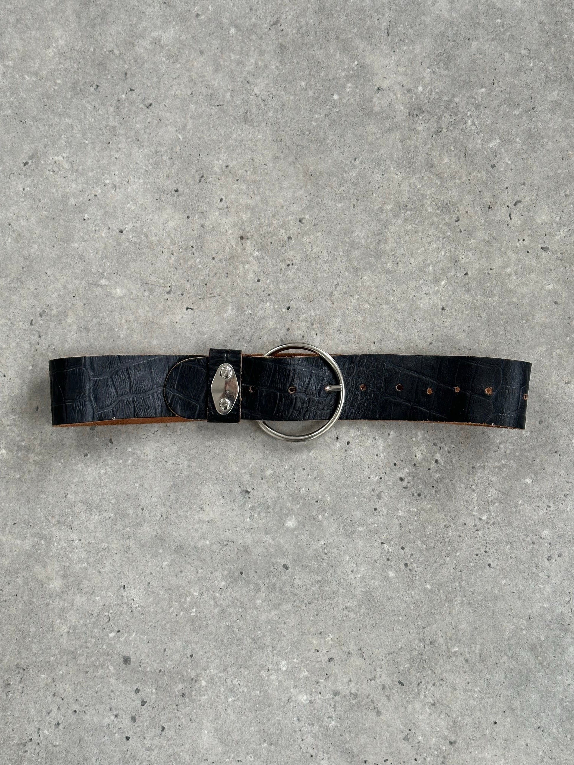 Vintage 1990s circular leather chunky belt with wide strap and metal buckle, featuring a classic retro design.