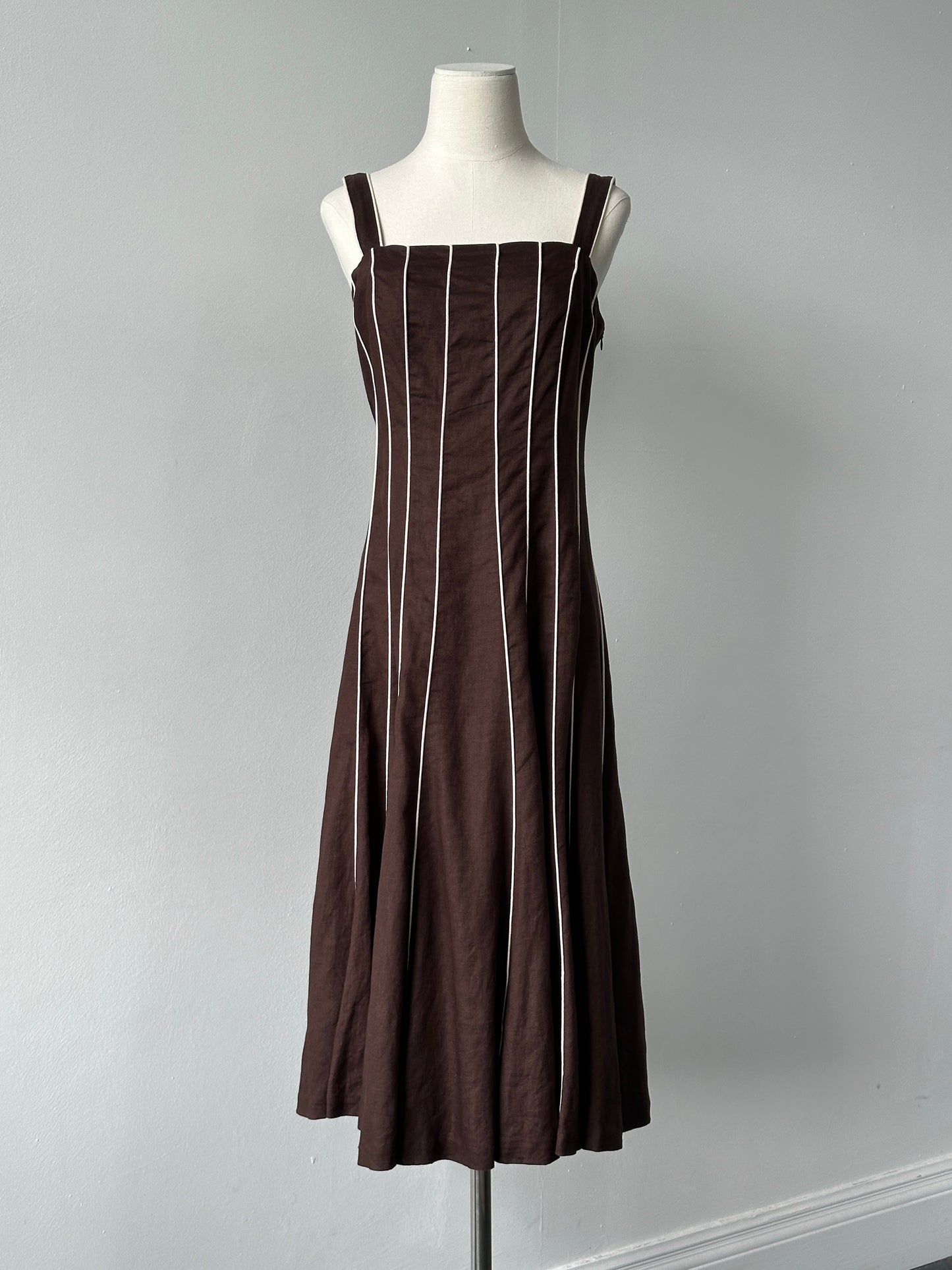 Vintage 1990s pure linen striped dress, size M, featuring classic vertical stripes and a relaxed fit, casual and timeless style.