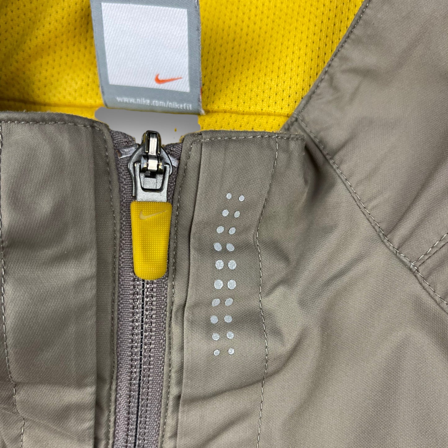 Nike Ultra Ventilated Lightweight Jacket (M) | Default Title, Beige