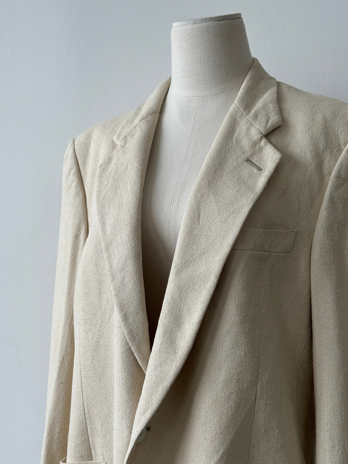 Christian Dior 1980s pure silk single-breasted blazer with classic lapels, tailored fit, and vintage elegant style.