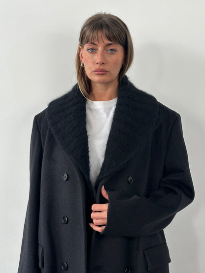 Italian Vintage 1990s Pure Merino Wool Knitted Shawl Scarf