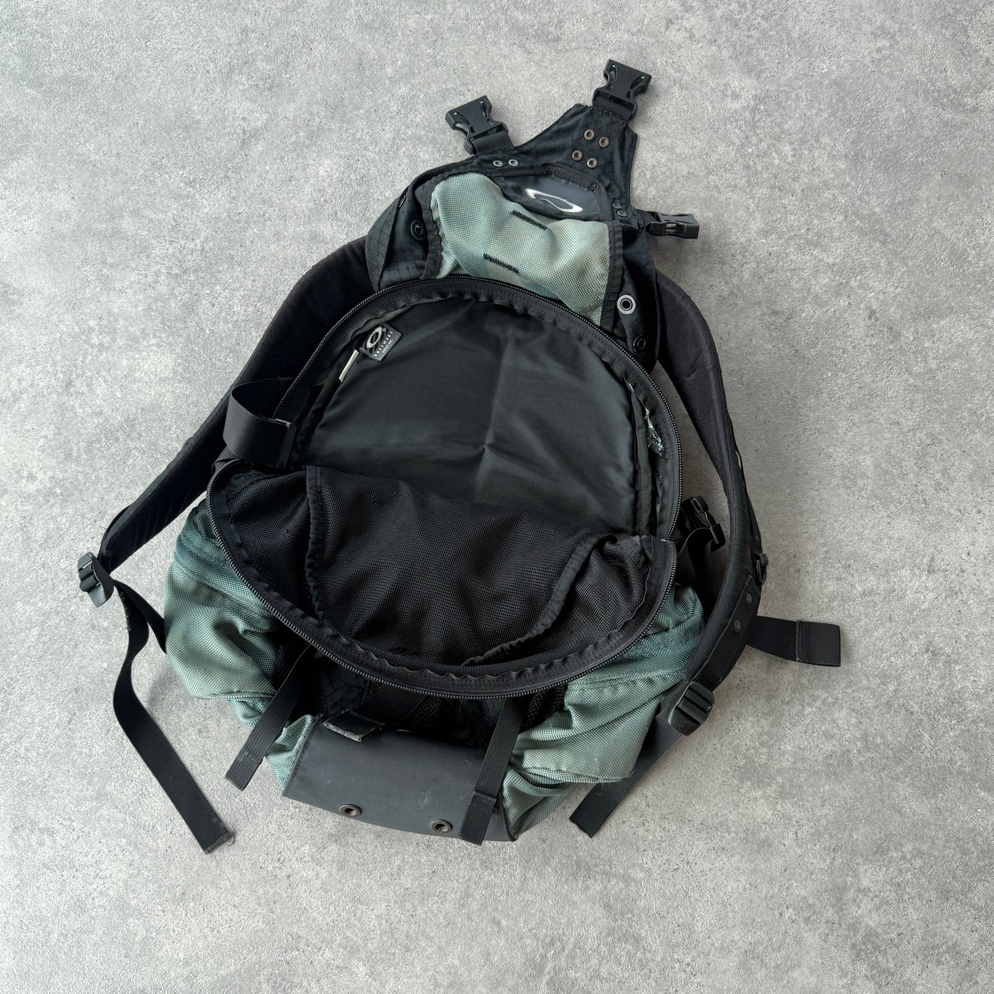 Oakley Software 2000s Icon technical utility backpack (22”x15”)