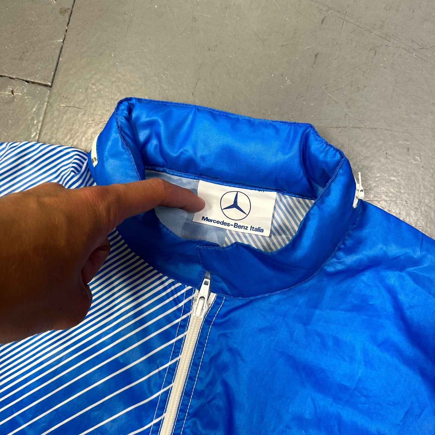 Mercedes Benz Zip Up Nylon Jacket In Blue & White ( L )