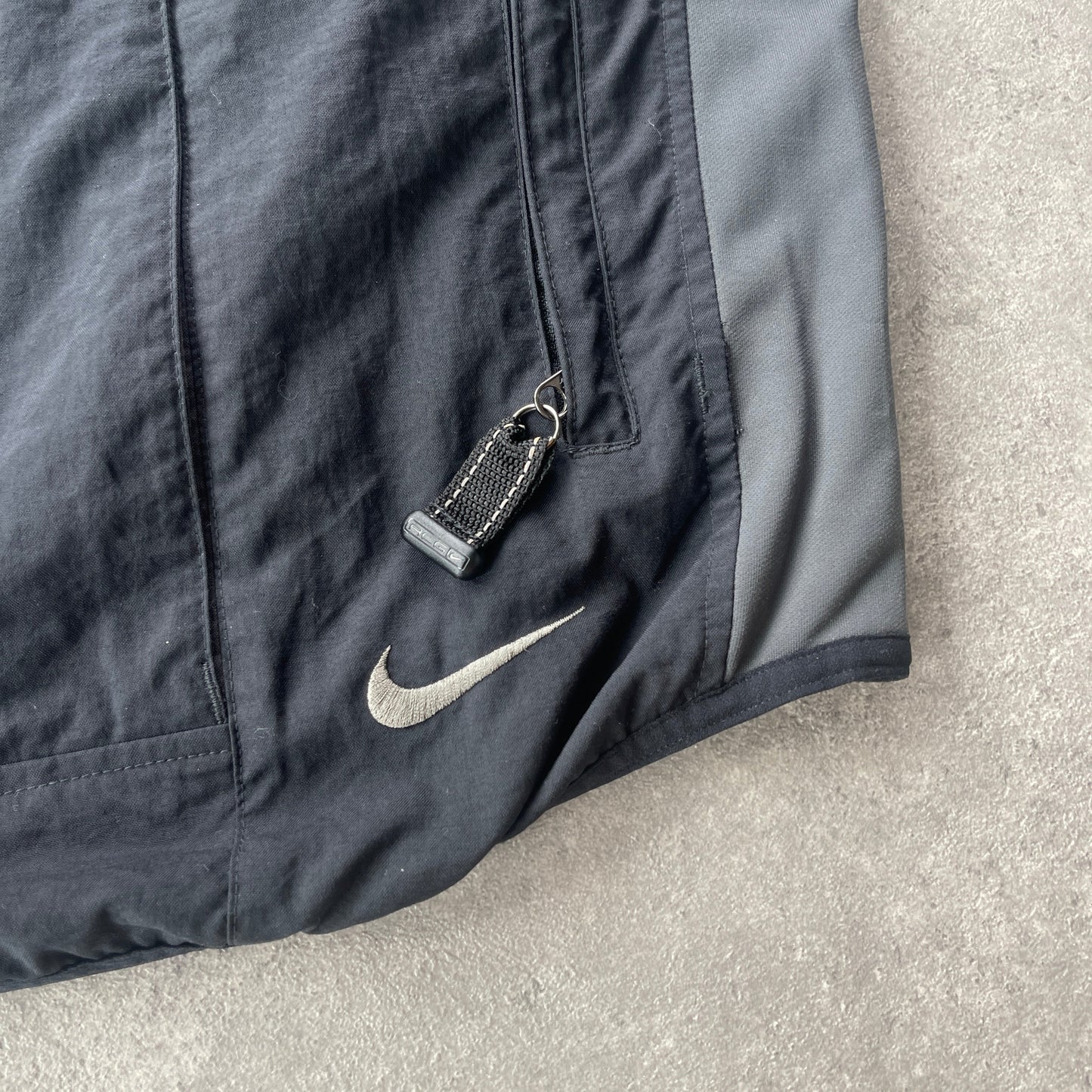 Nike ACG RARE 1990s technical cargo vest jacket (L)