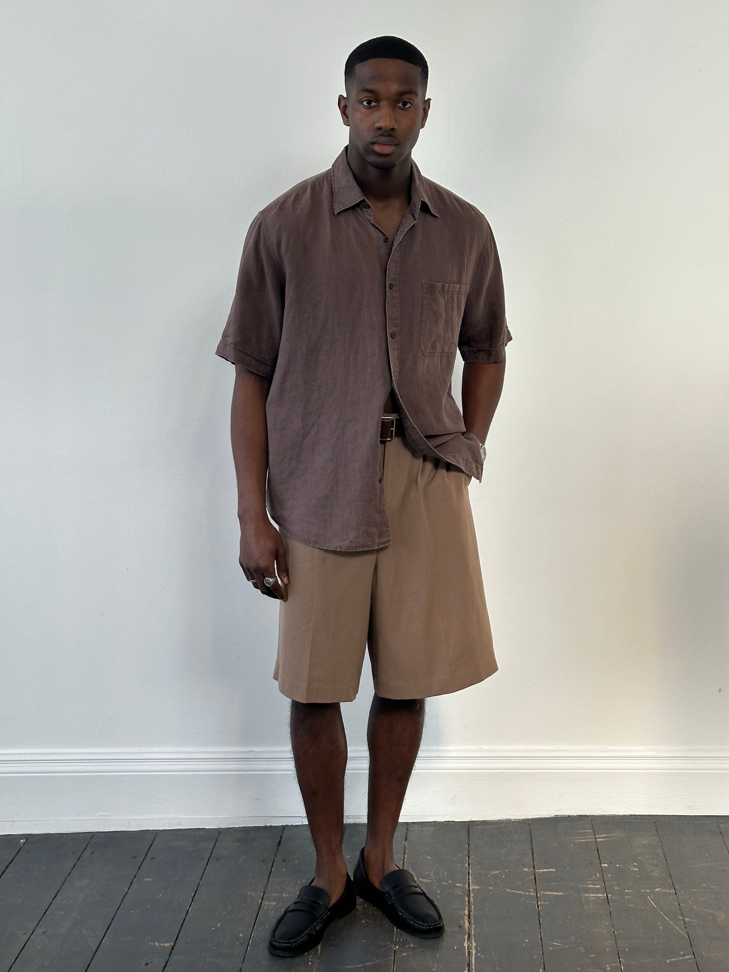 Vintage 2000s pure linen short sleeve shirt in size XL, lightweight and breathable with a classic collar and button front.
