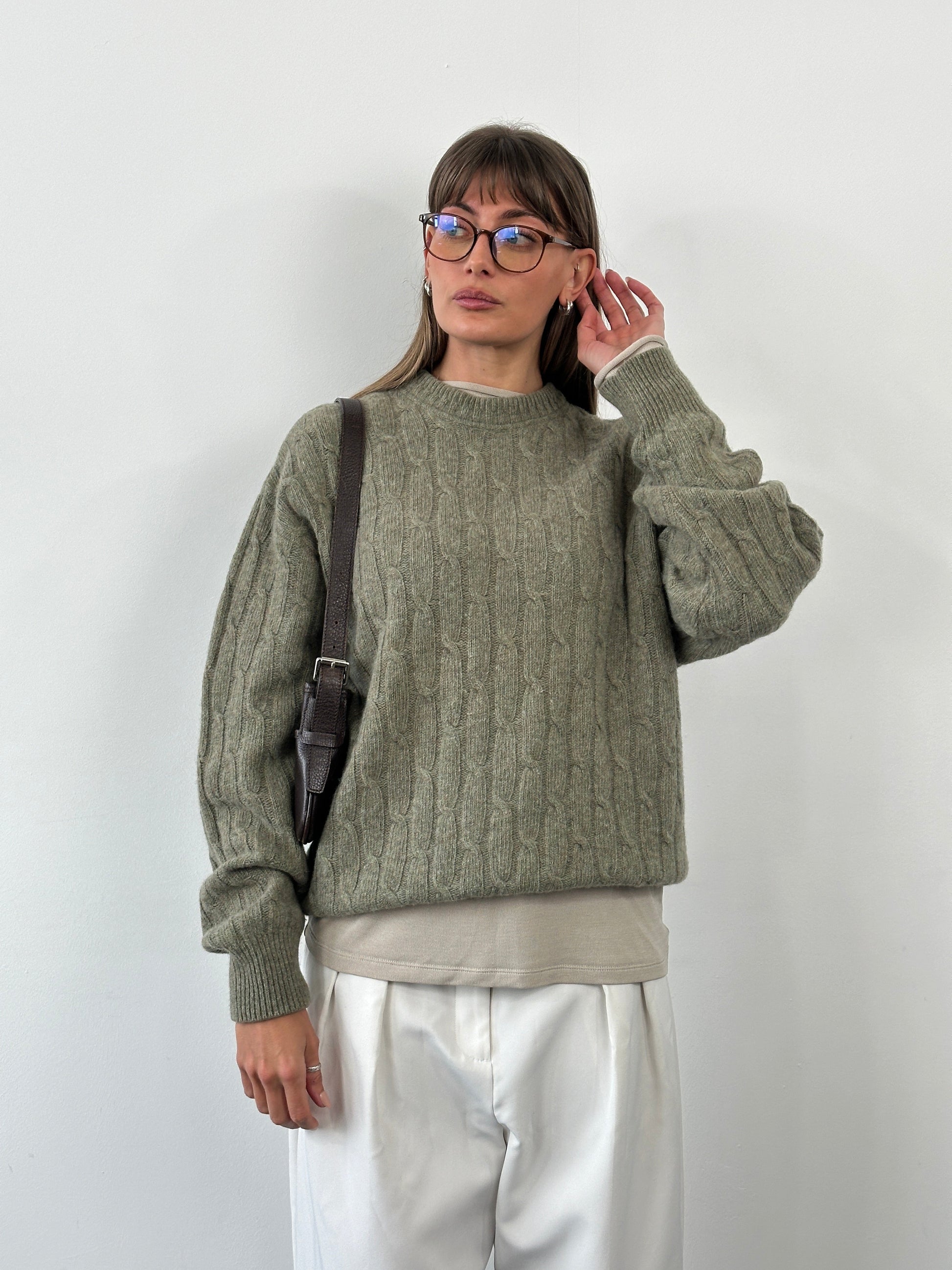 Vintage Italian 1990s wool knitted jumper in XL, featuring classic textured knit and cozy fit.