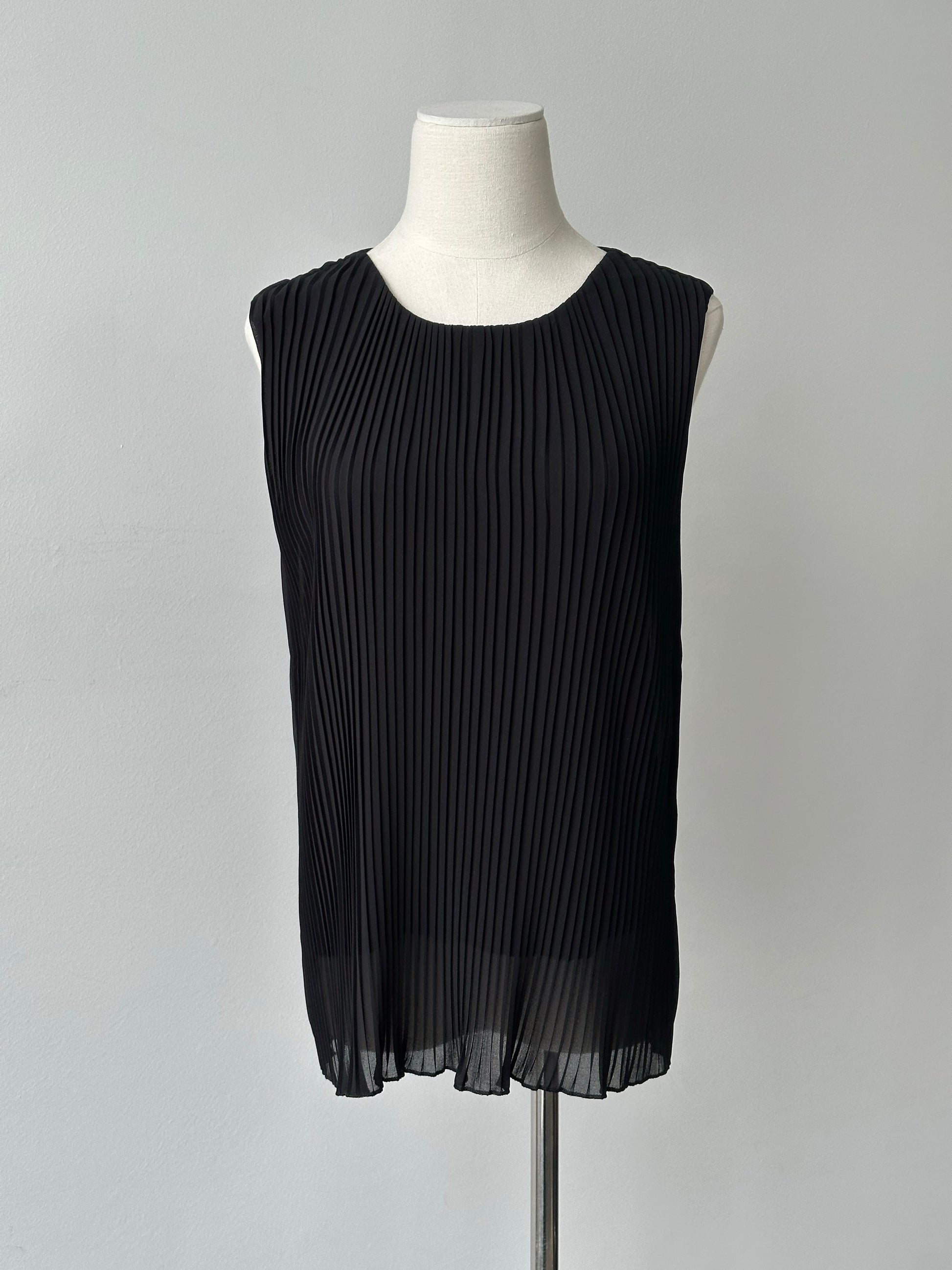 Italian Vintage 1990s Pleated Sleeveless Top - M