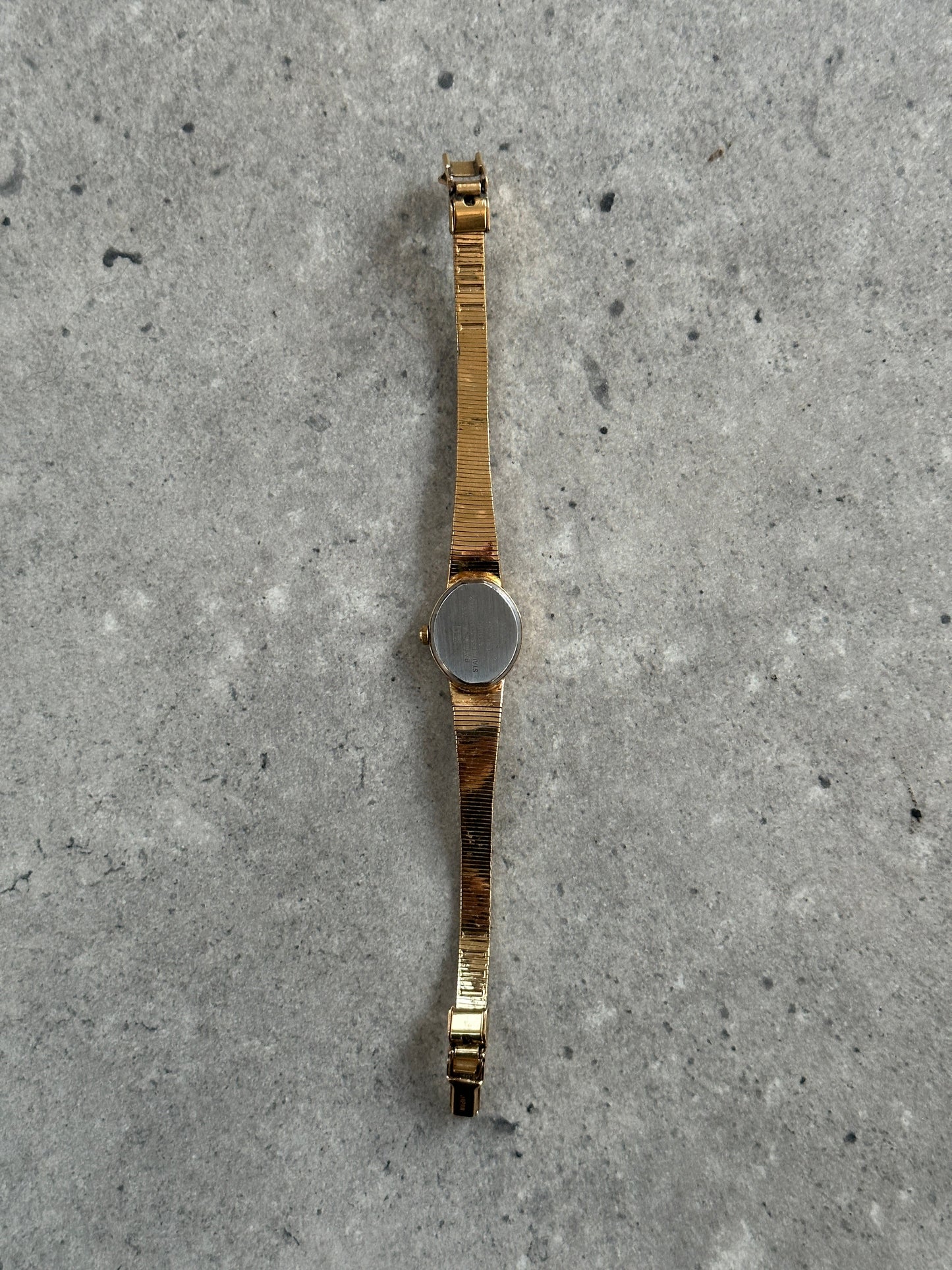 Accurist 1990s Gold Tone Analog Quartz Watch