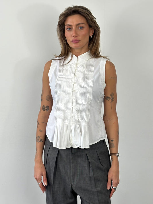 DKNY 2000s pleated sleeveless cotton top in size M, featuring a stylish pleated design and classic sleeveless cut.