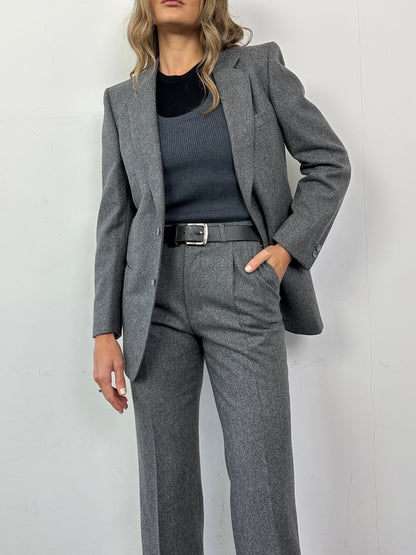 Vintage Italian pure wool single-breasted suit in size XS/W27, classic tailored design with a refined, vintage style.
