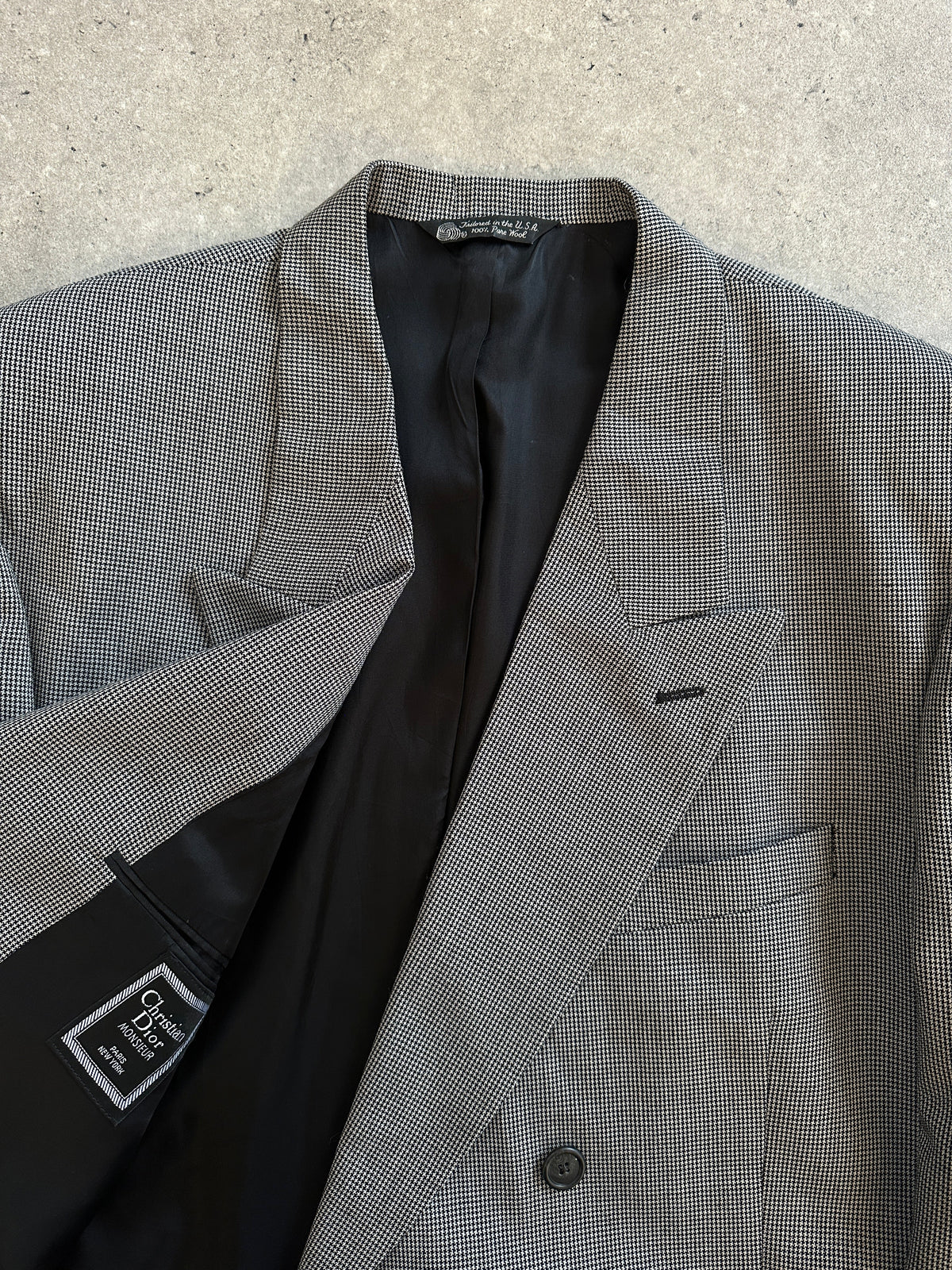 Christian Dior Monsieur 1980s pure wool houndstooth blazer in size 44R/XL, featuring classic tailored fit and vintage style.