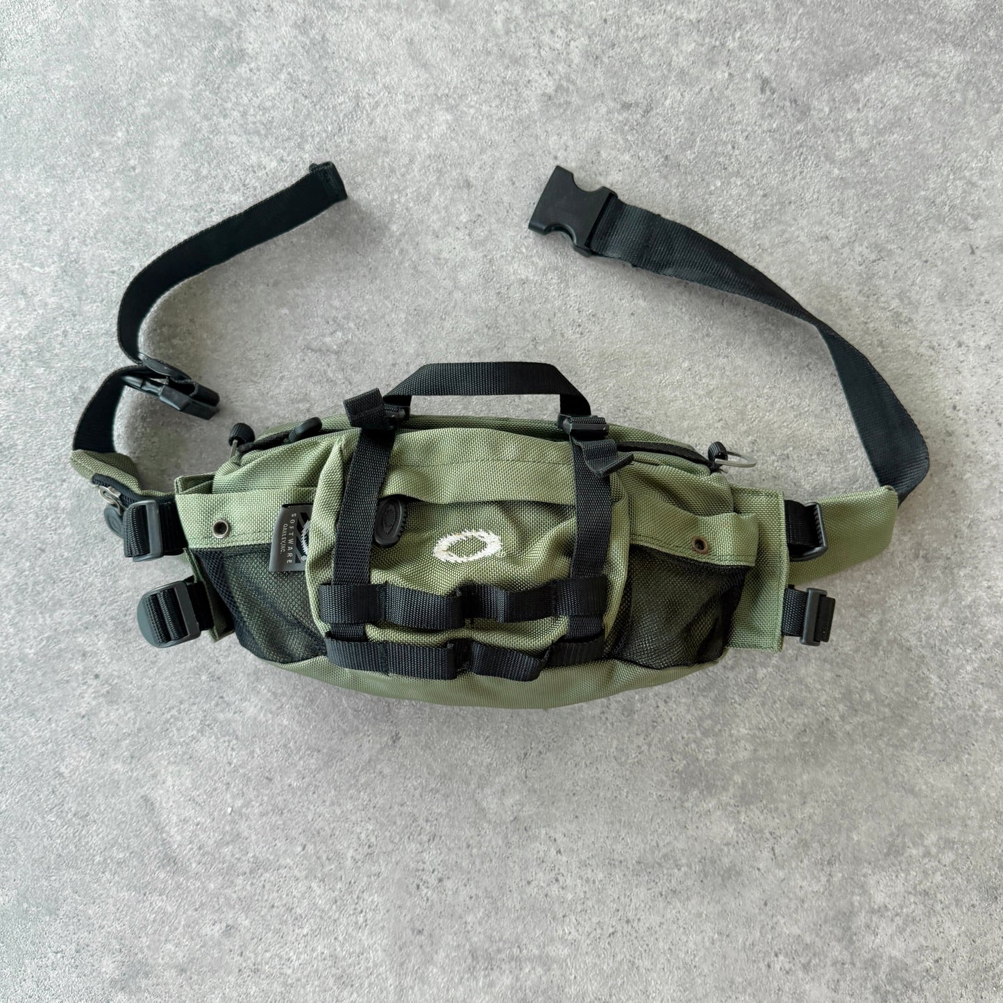 Oakley Software 2000s technical utility cross body bag (12”x8”)