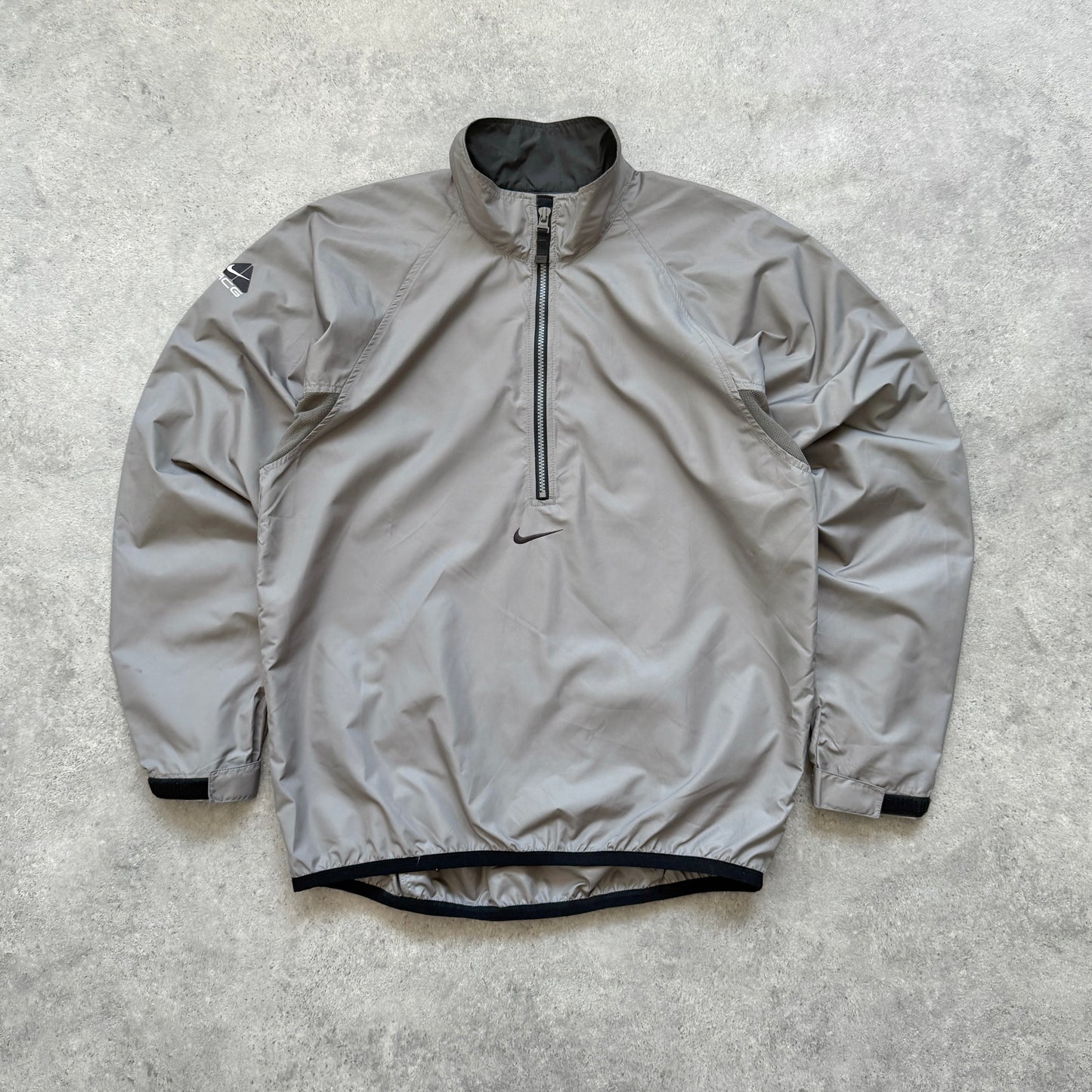 Nike ACG 1990s technical lightweight packable shell jacket (L)