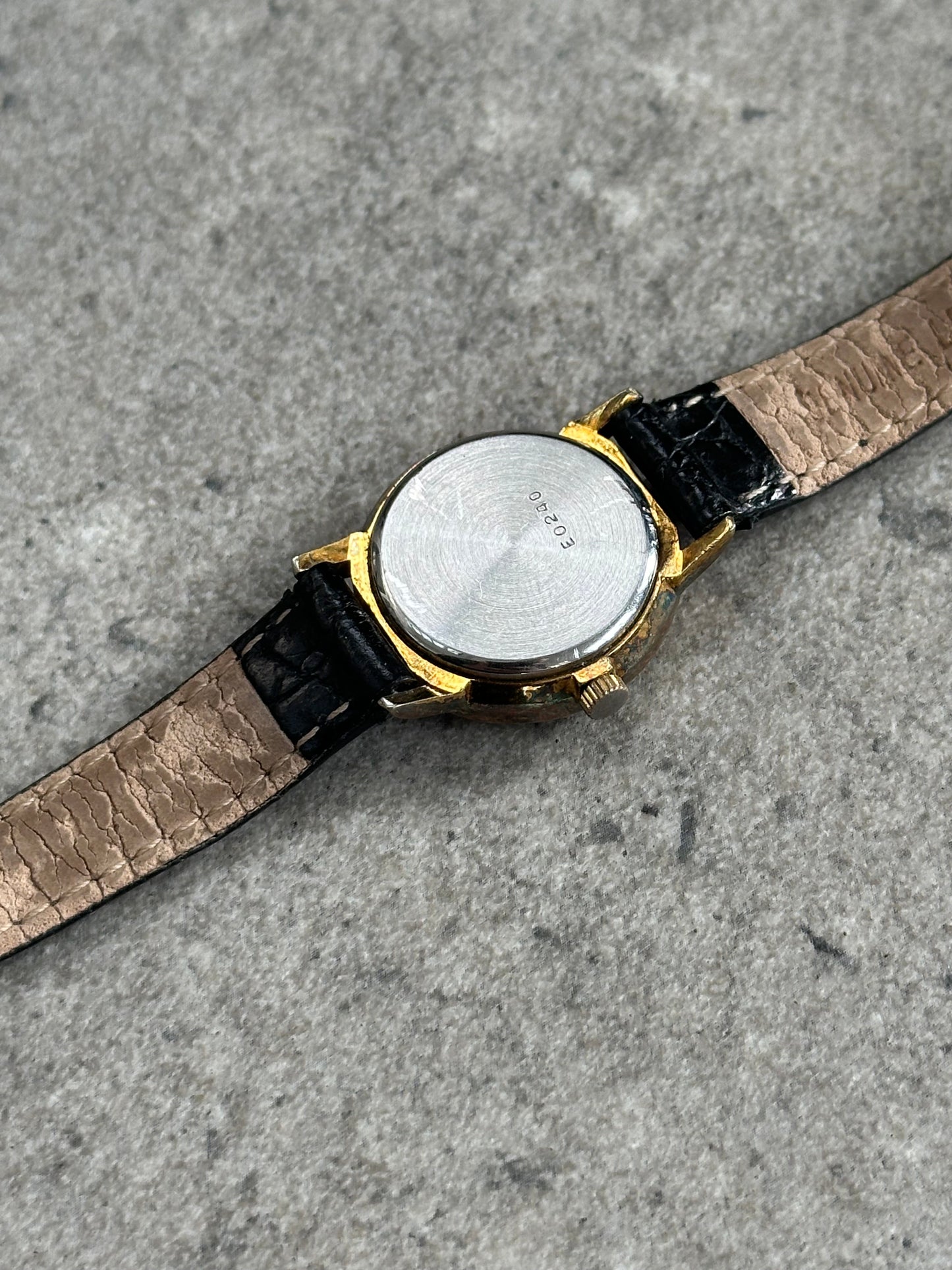 Vintage 1990s Round Quartz Leather Watch