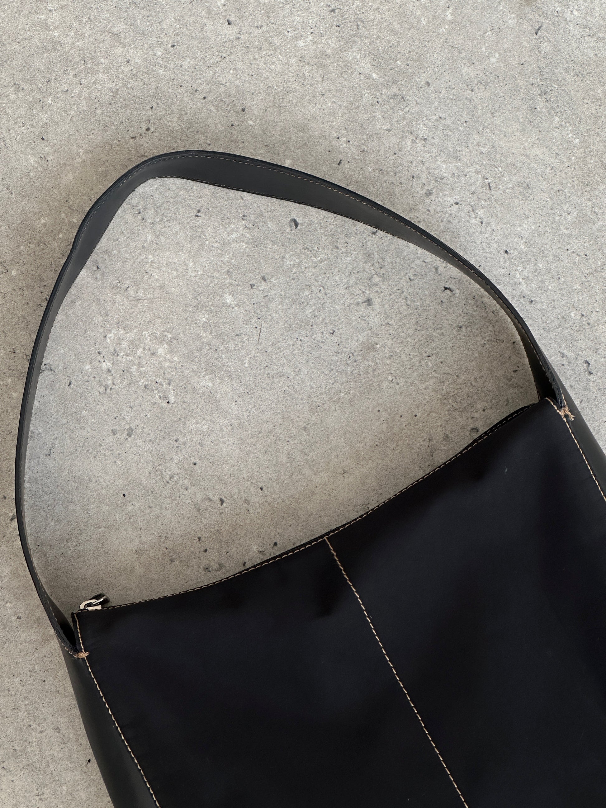 DKNY 2000s Contrast Stitch Shoulder Bag