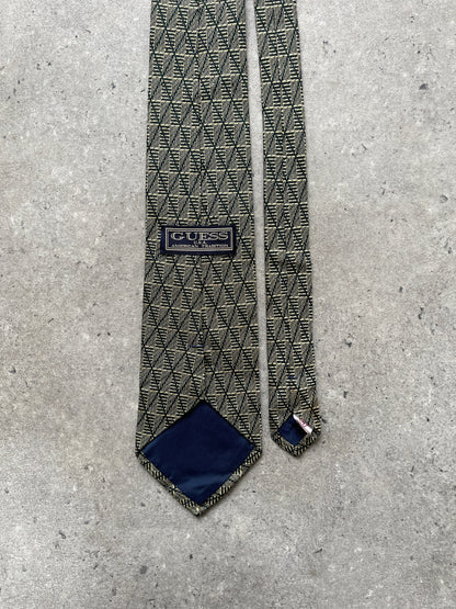 Guess 1990s pure silk print tie with vibrant pattern, showcasing elegant silk fabric and detailed design in a close-up view.