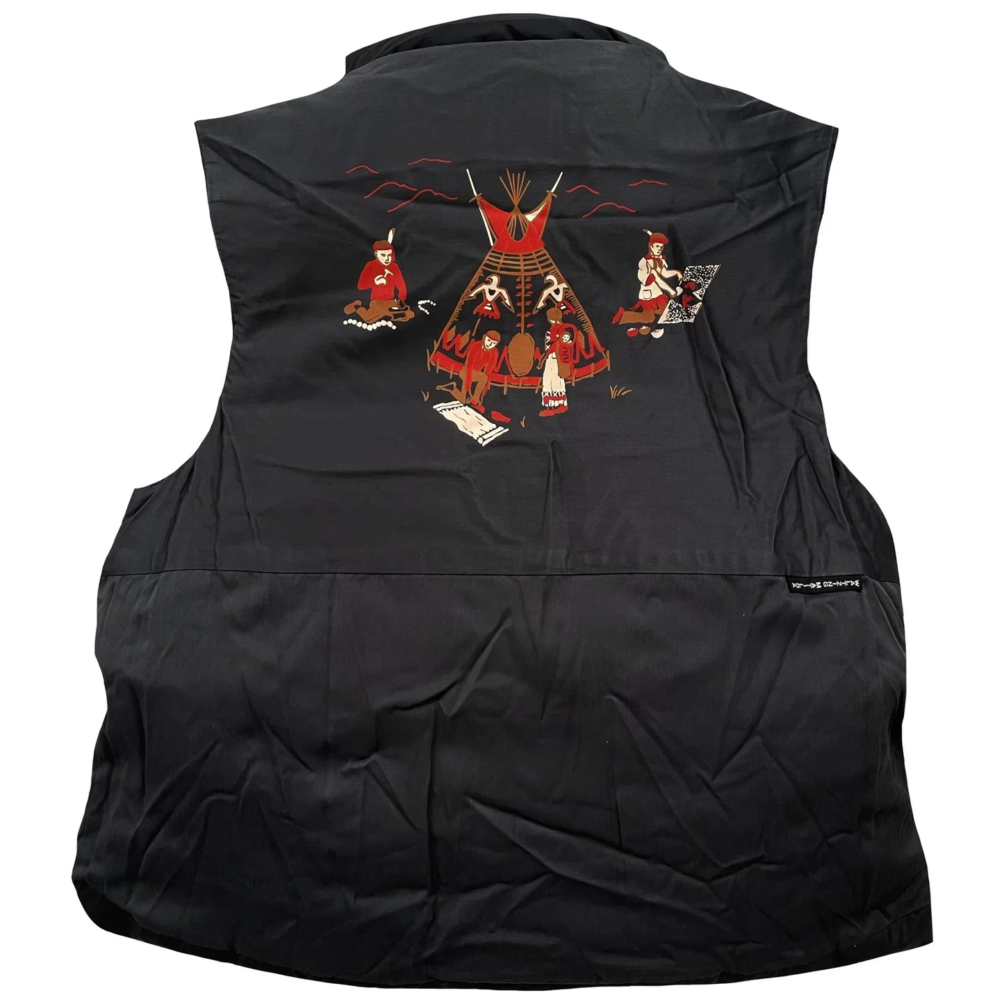 https://cdn.shopify.com/s/files/1/0015/2662/8404/files/86-kapital-keel-puffer-vest_jpg.webp?v=1732989901