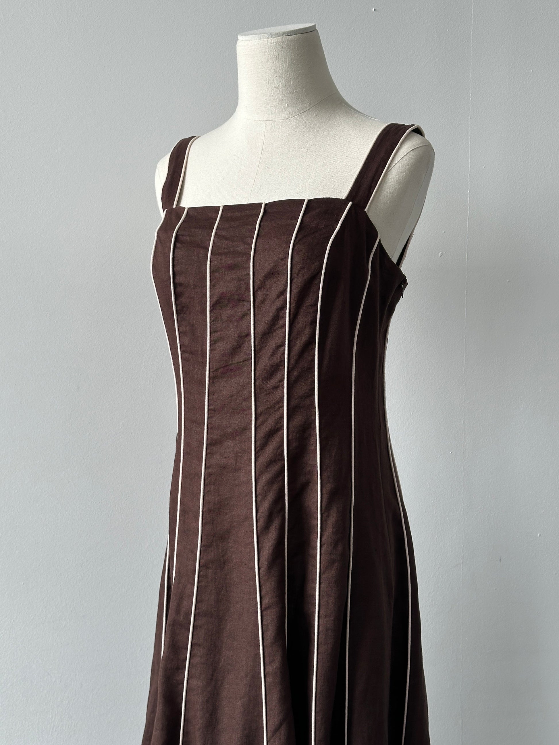 Vintage 1990s pure linen striped dress in size M, featuring a classic relaxed fit and stylish vertical blue and white stripes.