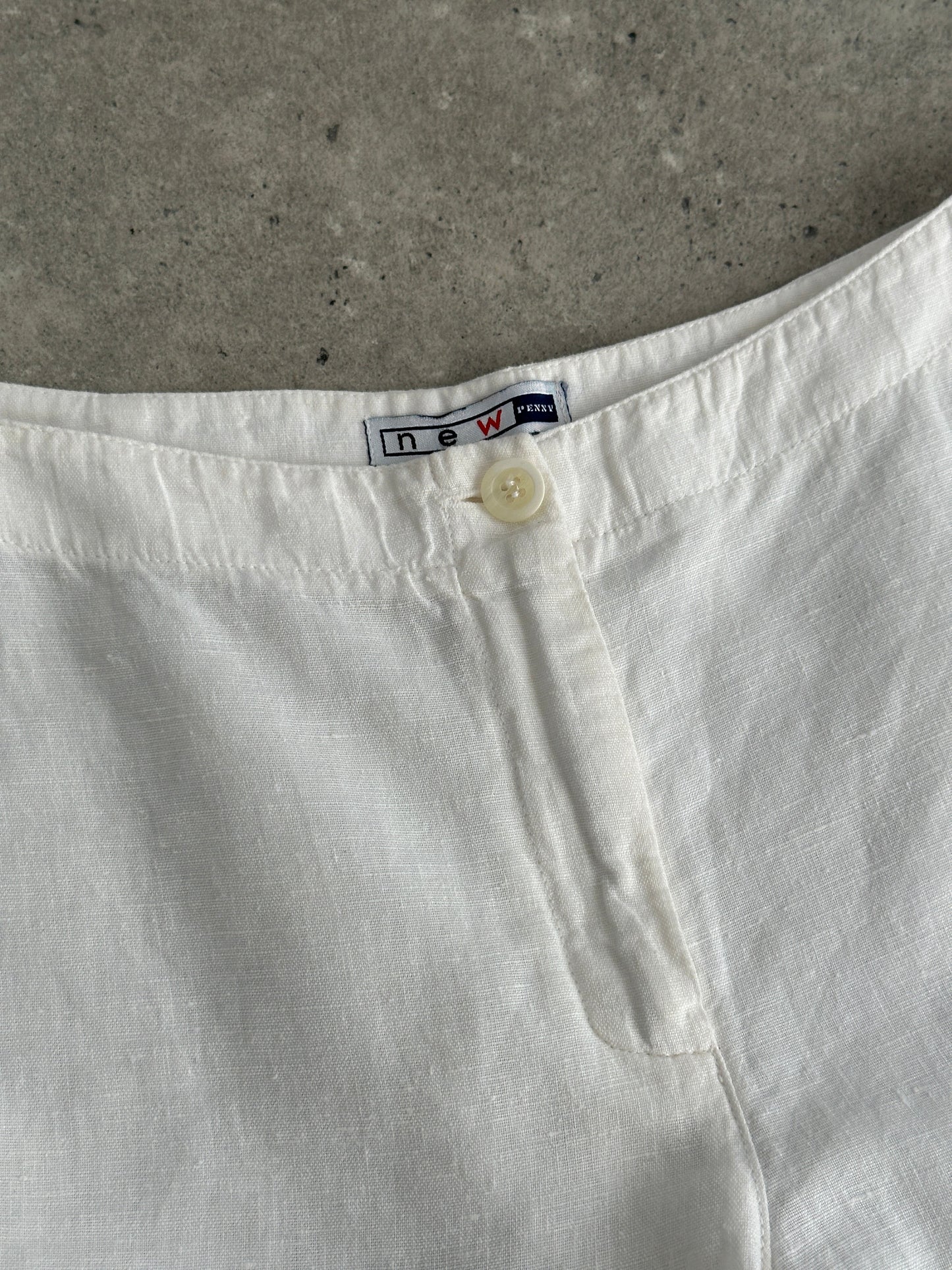 Vintage pure linen low waist wide-leg trousers with relaxed fit, shown in natural fabric detail and classic styling.