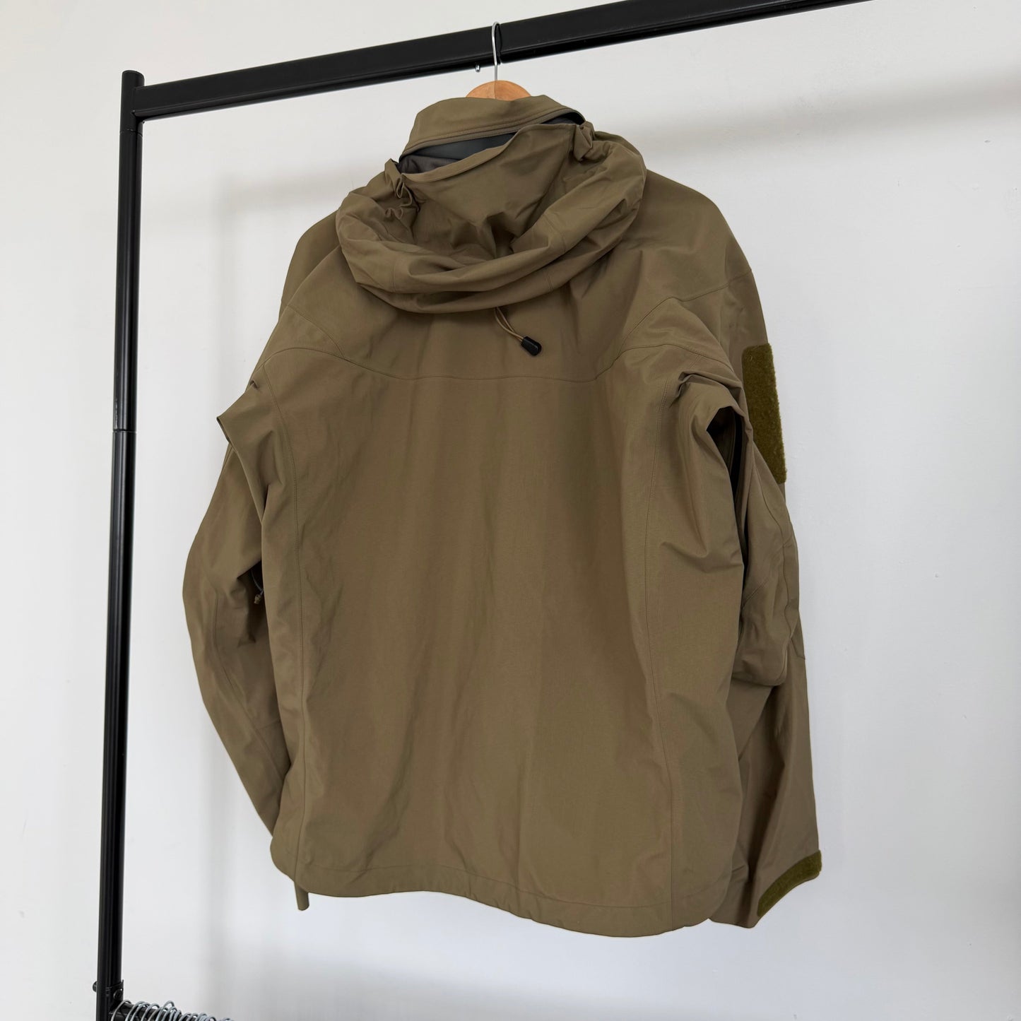 arc’teryx leaf gen one khaki green goretex windbreaker | O/S, Green