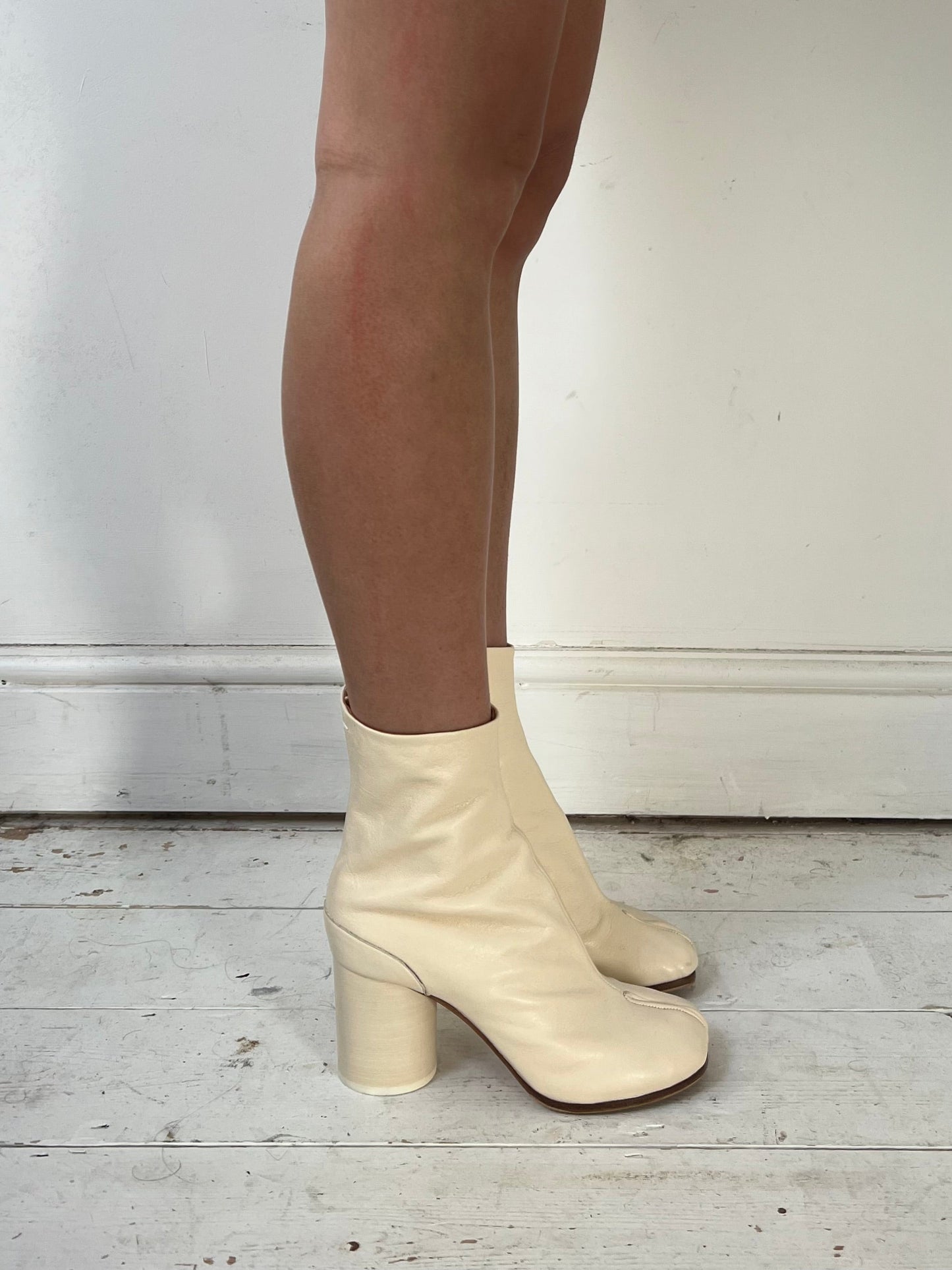 MARGIELA CREAM TABI BOOTS (EU 37) | DEFAULT TITLE, Cream