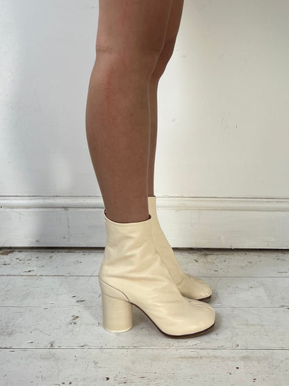 MARGIELA CREAM TABI BOOTS (EU 37) | DEFAULT TITLE, Cream