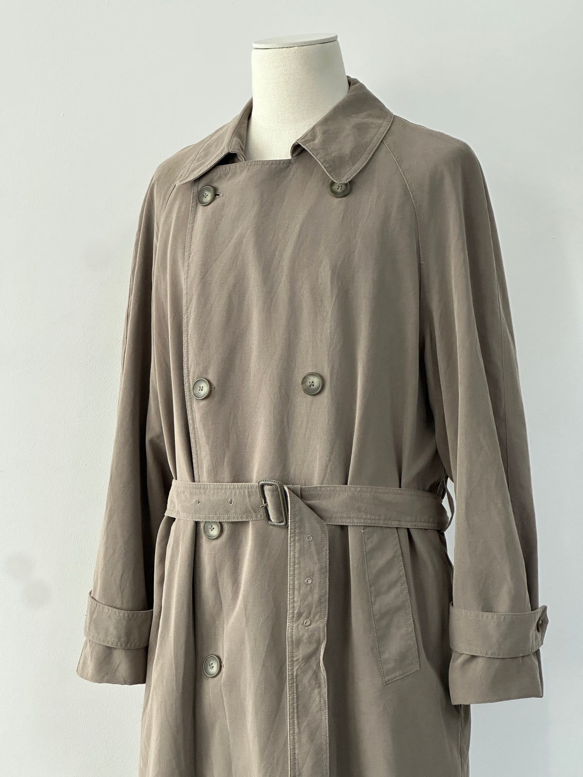 Ralph Lauren Chaps 1990s belted trench coat in XL-XXL, classic beige wool trench with belt and vintage style details.