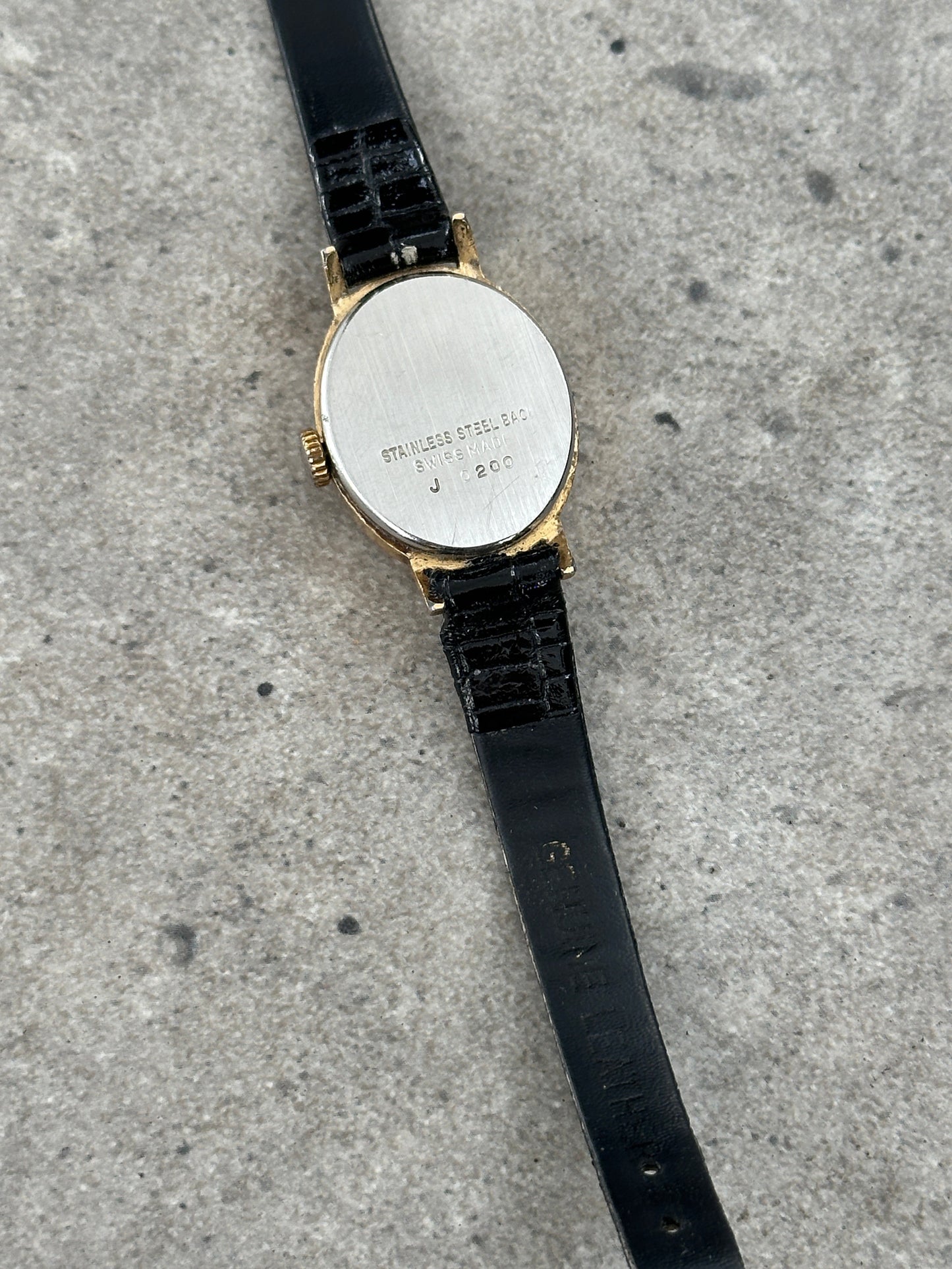 Vintage Montine 1980s Swiss Gold Tone 17 Jewel Leather Watch