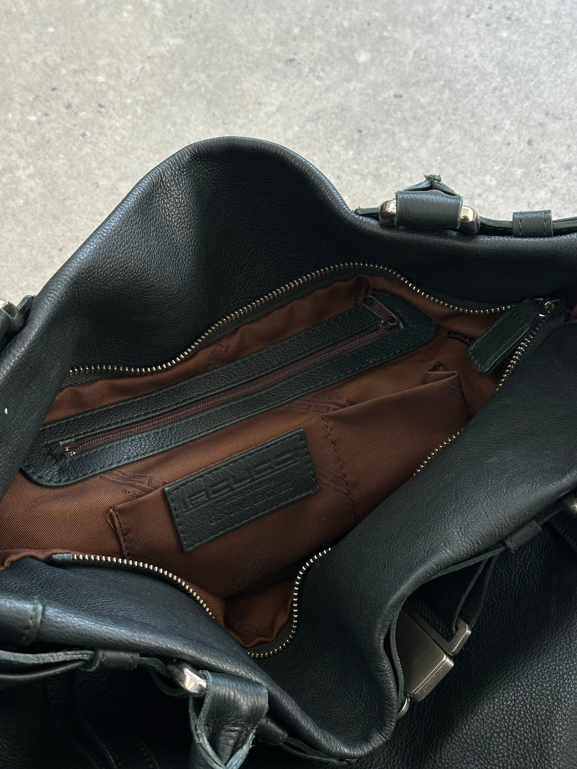 Italian vintage leather shoulder bag from the 2000s with a buckle closure, featuring a classic, stylish design.