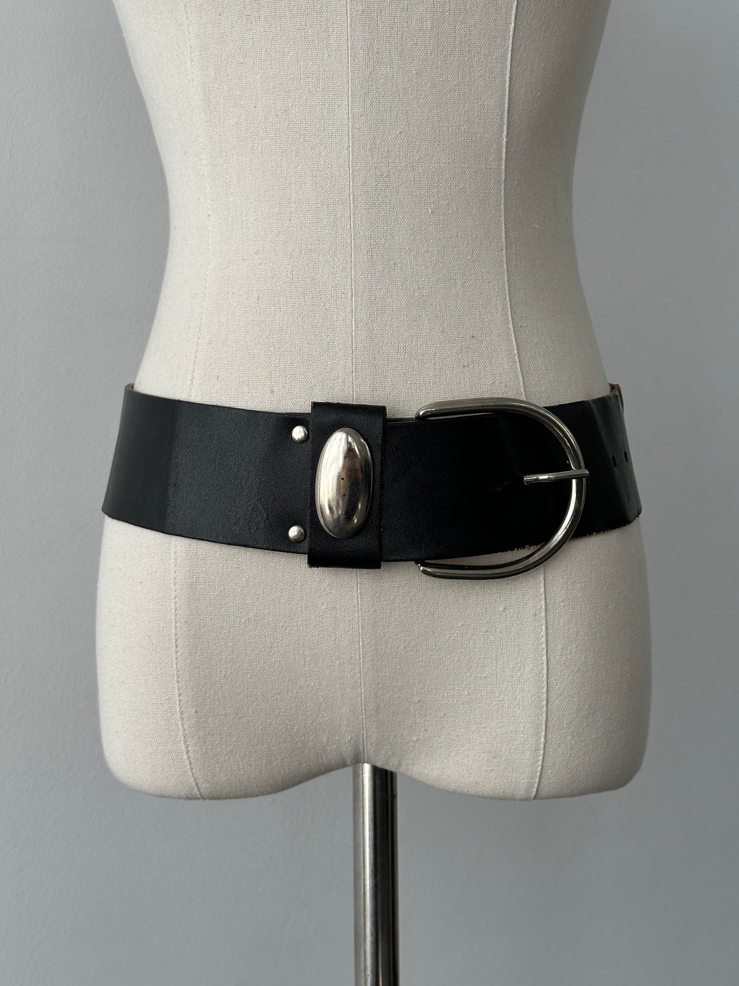 French Vintage 1990s Leather Chunky Belt - W23-28