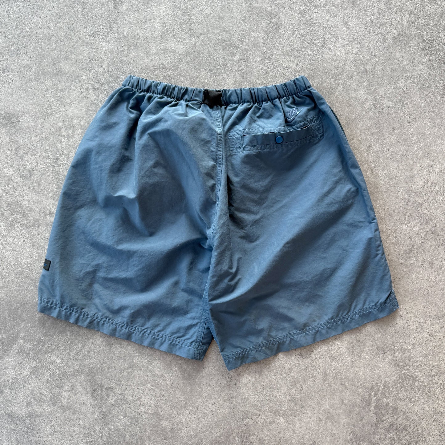 Nike ACG 2000s technical cargo shorts (M)