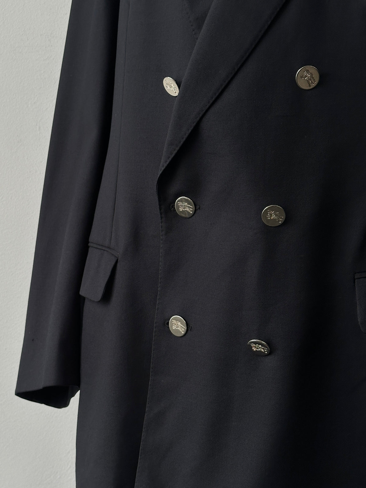 Burberry 1980s pure wool double-breasted blazer in size 46R, featuring classic tailoring and vintage style.