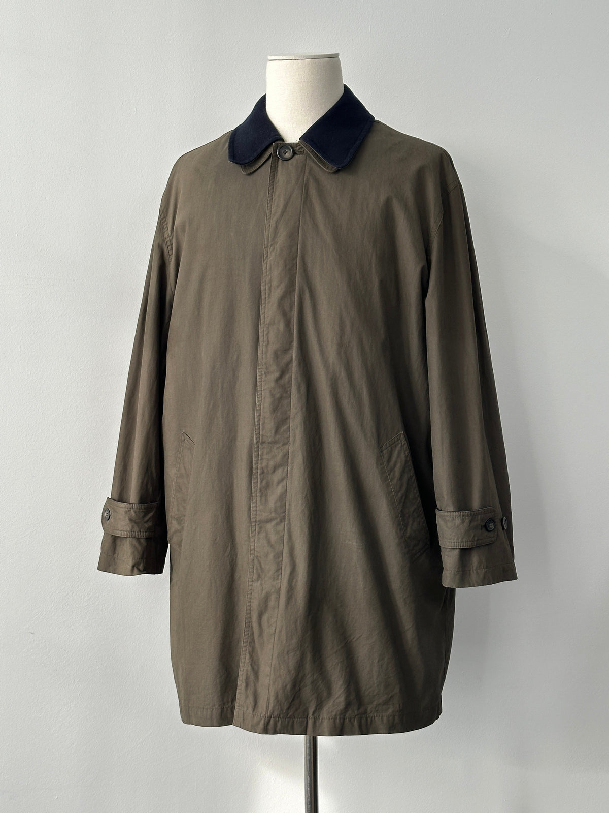 Ralph Lauren Chaps 1990s wool collar cotton trench coat, with classic design and belt, in a natural beige color.