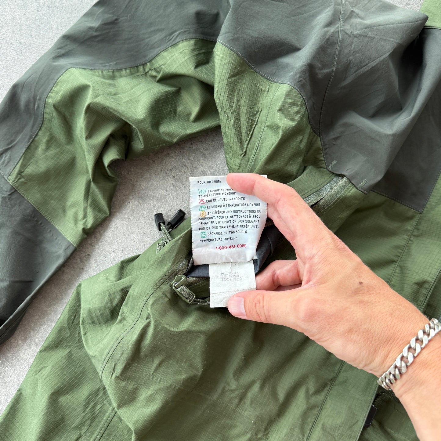 Arc’teryx 2003 Theta AR Gore-tex technical shell jacket (L)