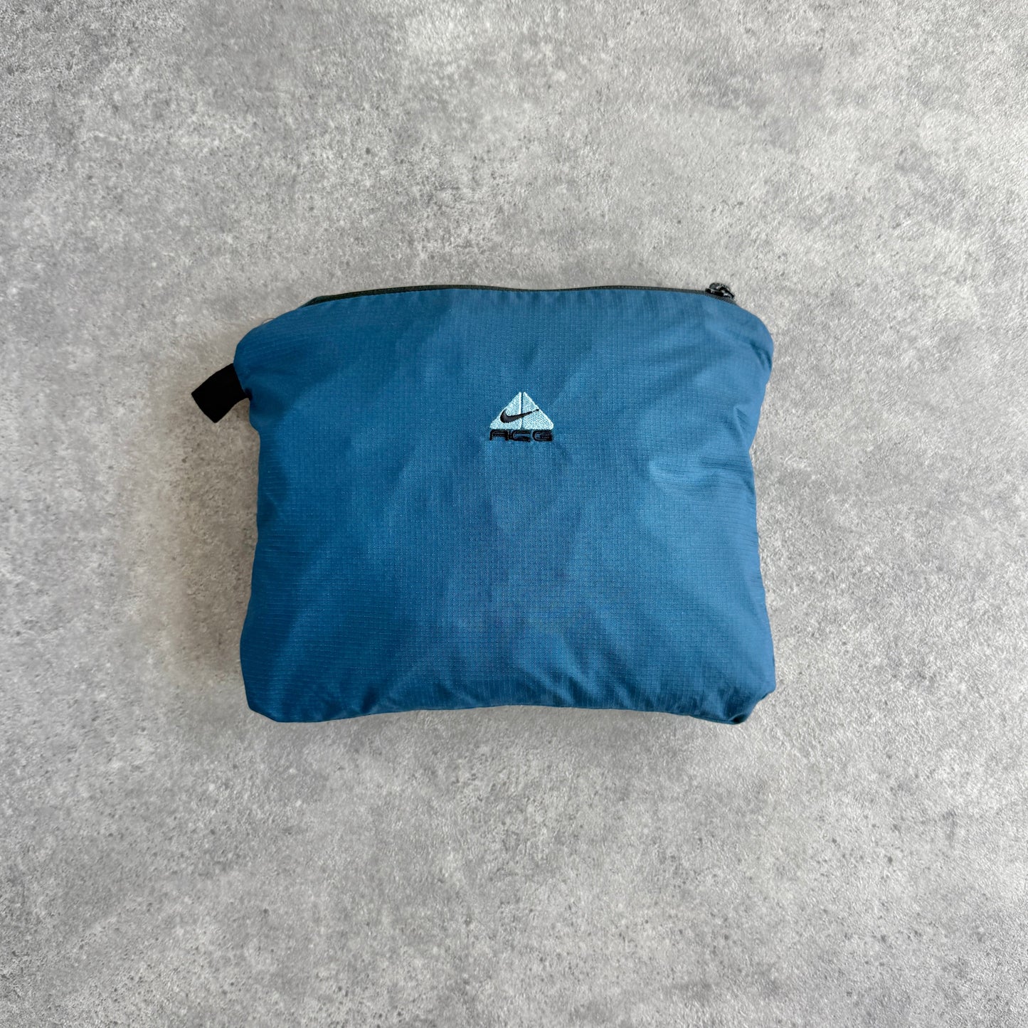 Nike ACG 1990s technical lightweight packable shell jacket (M)